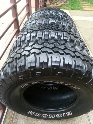 ยาง Mud Maxxis 31 10.5 R15 สิ้นปี13 ดอกเยอะ เนื้อนิ่มๆ ใช้อีก2-3ปีสบายๆ