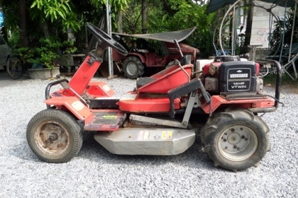 ขาย รถตัดหญ้าแบบนั่งขับ MAMETORA นำเข้าจากญี่ปุ่น สภาพพร้อมใช้งาน  เครื่อง 14 แรง ราคา 42,000