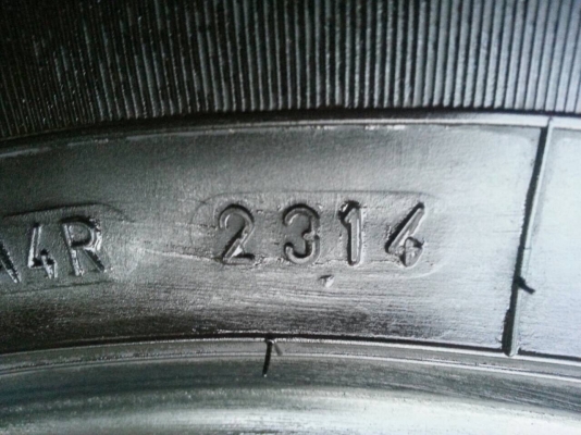 ยาง Goodyear 265 65 17 กลางปี14 ดอกเยอะ เนื้อนิ่มๆ ใช้กันยาว ราคาไม่แพง