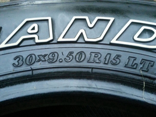 ยาง All Dunlop 30 9.5 R15 ดอกดี เนื้อยังนิ่ม พร้อมใช้งาน ราคาไม่แพง