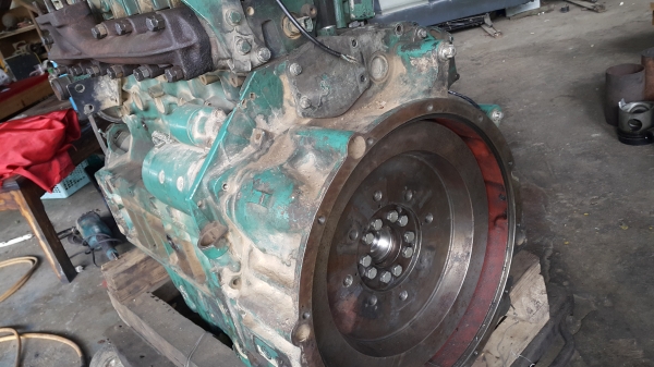 เครื่องยนต์รถแบคโฮวอลโว่