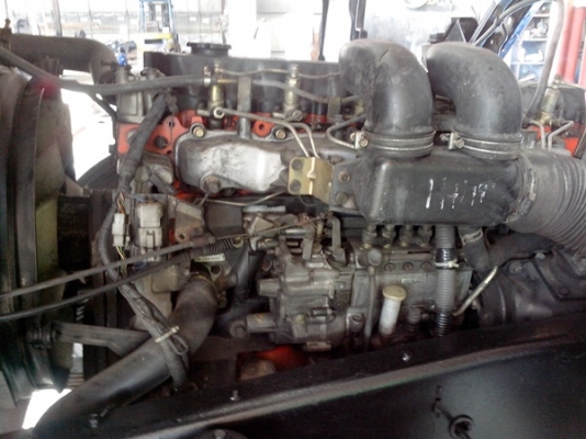ขายรถบรรทุกหกล้ออีซูซูร็อคกี้เครื่อง 220 แรงม้า 6HH1แน่นมากๆๆ ติดเครนยูนิค 6 เหลี่ยนท้องวี 3.30 ตัน 