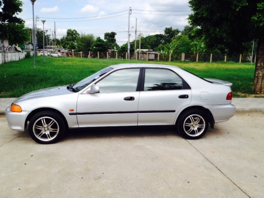 CIVIC ปี 93 เกียร์ออโต้ รถสวยมาก พร้อมใช้สุดๆ ราคา 69,000 บาท ติดต่อคุณเอ๋ โทร.092-6356419