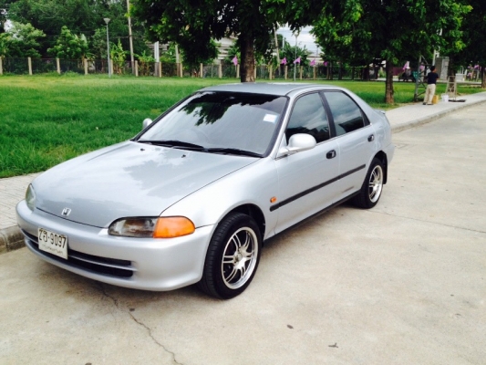 CIVIC ปี 93 เกียร์ออโต้ รถสวยมาก พร้อมใช้สุดๆ ราคา 69,000 บาท ติดต่อคุณเอ๋ โทร.092-6356419