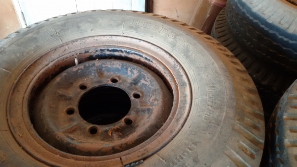 ขายยางบริสโตน พร้อมกระทะ 750-15 4 ล้อ ขายยางบริสโตน พร้อมกระทะ 750-15 4 ล้อ