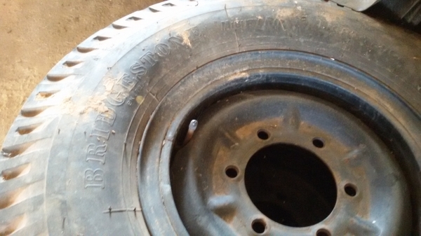 ขายยางบริสโตน พร้อมกระทะ 750-15 4 ล้อ ขายยางบริสโตน พร้อมกระทะ 750-15 4 ล้อ