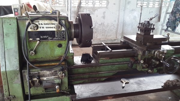 แท่นกลึง 7 ฟุต 3 เพลา เกียร์บล็อก พร้อมใช้งาน มีอุปกรณ์ให้ครบ 89,000