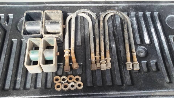 กล่องโหล3นิ้ว2นิ้ว พร้อมสาแหรก 10นิ้ว