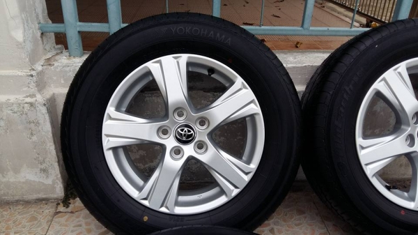 ขายล้อแม็กป้ายแดง toyota 16"&times;6.5" et33 5 รู 114.3+ยางปี15สนใจติดต่อเล็กคลองสามครับ 081-3747940