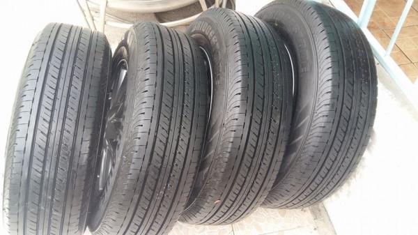 ขายยางถอดป้ายแดง bridgestone duravis r611 215/70r16 สนใจติดต่อเล็กคลองสามครับ 081-3747940