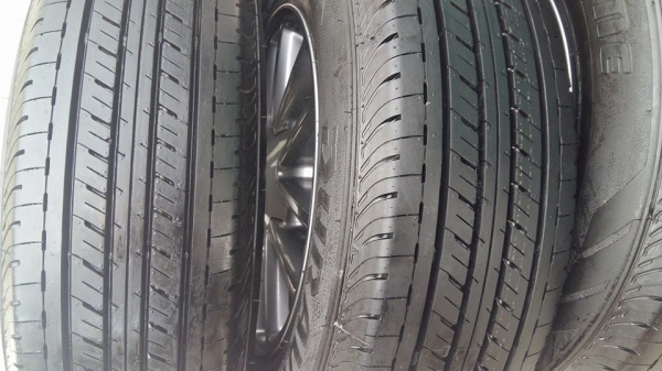 ขายยางถอดป้ายแดง bridgestone duravis r611 215/70r16 สนใจติดต่อเล็กคลองสามครับ 081-3747940