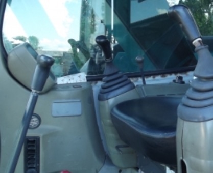 KOBELCO MARK 6 - 60 SR รถสวยสภาพเก่านอกพร้อมทำงานได้เลยครับ เครื่องยนต์แรงดีทำงานได้เร็วใช้งานคล่องตัว ไฟฟ้าหน้าจออยู่ครบใช้งาน 8,000 ชม. ภายในห้องเก๋ง แอร์เย็น ภายนอกบอดี้สวยเดิมๆ ช่วงล่างแน่น พร้อมใช้งานได้เลย เอกสารใบอินวอย ราคาต่อรองได้ครับ