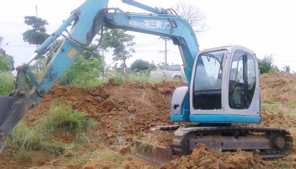 KOBELCO MARK 6 - 60 SR รถสวยสภาพเก่านอกพร้อมทำงานได้เลยครับ เครื่องยนต์แรงดีทำงานได้เร็วใช้งานคล่องตัว ไฟฟ้าหน้าจออยู่ครบใช้งาน 8,000 ชม. ภายในห้องเก๋ง แอร์เย็น ภายนอกบอดี้สวยเดิมๆ ช่วงล่างแน่น พร้อมใช้งานได้เลย เอกสารใบอินวอย ราคาต่อรองได้ครับ