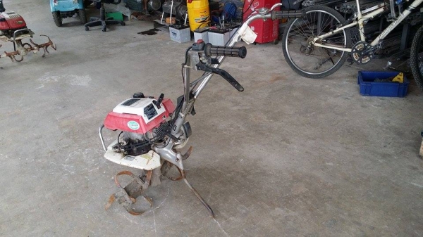 รถพรวนดินเดินตาม HONDA  รุ่น F210 (4) ขนาด 2.5 แรง เก่าญี่ปุ่น พร้อมชุดพรวนดิน