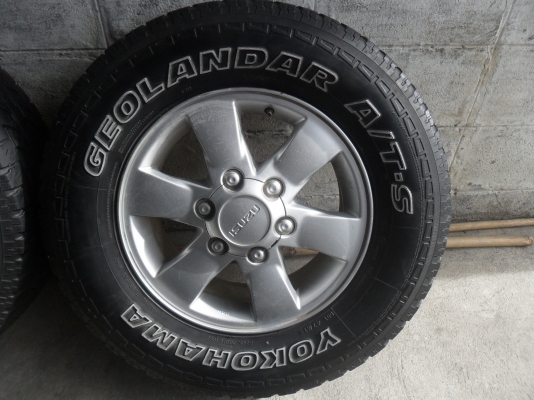 ล้อแม็ก 16นิ้ว 6รู อีซูสุ พร้อมยาง สวยๆ 4 ล้อ ราคา 6500 บาท