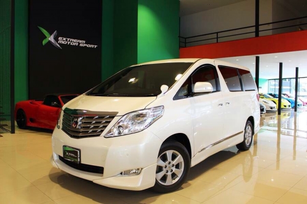 Toyota Alphard สีขาว ปี 2009
