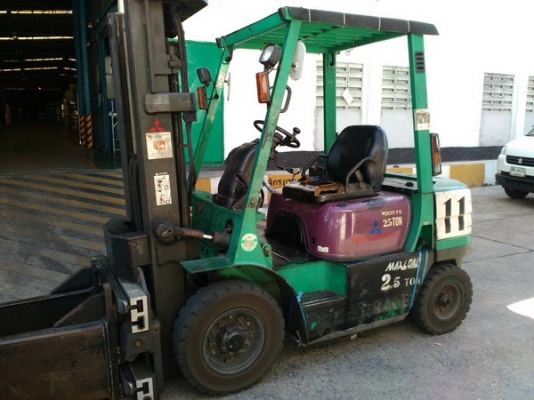 ฝากขายด่วนๆครับ รถยกมิตซู 2.5 ตัน เสาสูง 4.75 เมตร เครื่องดีเซล เกัยร์ออโต้ งาหนีบตรง