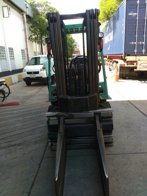 ฝากขายด่วนๆครับ รถยกมิตซู 2.5 ตัน เสาสูง 4.75 เมตร เครื่องดีเซล เกัยร์ออโต้ งาหนีบตรง