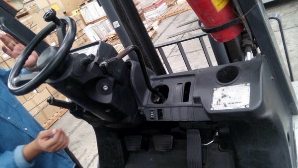 ฝากขายด่วนๆครับ รถยกนิสสัน 2.5 ตัน รุ่นล่าสุด เครื่องเบนซินติดแก๊ส เกียร์ออโต้