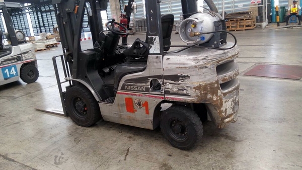 ฝากขายด่วนๆครับ รถยกนิสสัน 2.5 ตัน รุ่นล่าสุด เครื่องเบนซินติดแก๊ส เกียร์ออโต้