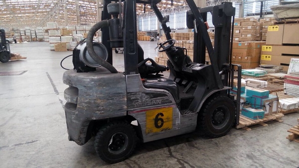 ฝากขายด่วนๆครับ รถยกนิสสัน 2.5 ตัน รุ่นล่าสุด เครื่องเบนซินติดแก๊ส เกียร์ออโต้