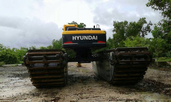 ขายรถแบคโฮลอยกลางน้ำได้ HYUNDAI 220 LC9Sเหมือนรถใหม่ราคา 7.5ล้าน 090-772-3710 098-539-6074 ขายรถแบคโฮลอยกลางน้ำได้ HYUNDAI 220 LC9Sเหมือนรถใหม่ราคา 7.5ล้าน 090-772-3710 098-539-6074