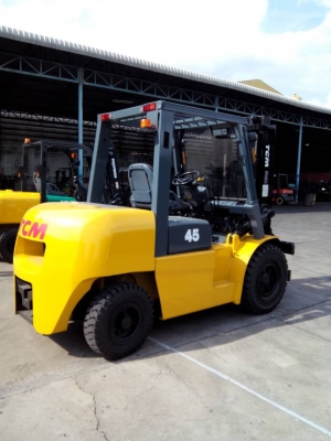 ขายรถยกโฟร์คลิฟท์ ยี่ห้อTCM 4.5 ตัน