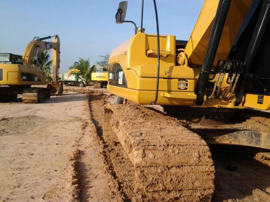 ต้องการขายรถแมคโค CAT 320D สภาพรถใหม่มือเดียว รถปลอดภาระ เอกสารพร้อมโอน