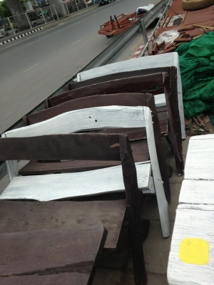 ขายโต้ะไม้เนื้อแข็ง4ชุดเพียง5800฿ สนใจสอบถามได้