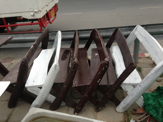 ขายโต้ะไม้เนื้อแข็ง4ชุดเพียง5800฿ สนใจสอบถามได้