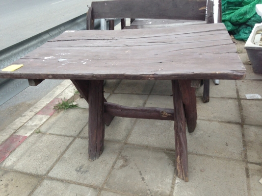 ขายโต้ะไม้เนื้อแข็ง4ชุดเพียง5800฿ สนใจสอบถามได้