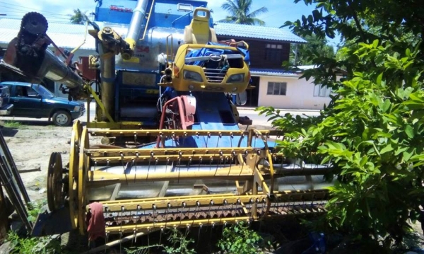 ขายรถเกี่ยวข้าว ศักดิ์พัฒนา อุ้ม2.5ตัน เครื่อง210เทอร์โบ ตัวเดิน12 ปั้ม22 สภาพพร้อมใช้งาน สนใจโทร 090-8588220คุณนะ 093-3258446คุณบิว ID:narong498 หรือเข้าดูสินค้าอื่นๆได้ที่ www.truck.in.th/498 หรือเพจFacebook ณรงค์ ซื้อขายรถมือสอง (เว็บไซต์ส่วนตัว) หรือF