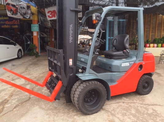 ขายฟอร์คลิฟต์ TOYOTA 02-8FD25 ดีเซล ,เกียร์ออโต  ,ฮิ้งฟอร์คงาเท , เสายกสูง 4 เมตร ,รถใช้งานมาน้อย 900 กว่าช.ม ( SPECS JAPAN ) สภาพพร้อมใช้งาน ++แท้จากญี่ปุ่น    นำเข้าจากญี่ปุ่น