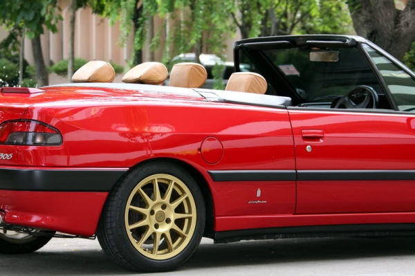 เปอโย 306 เปิดประทุน หล่อๆน่าสะสมครับ เปอโย 306 เปิดประทุน หล่อๆน่าสะสมครับ