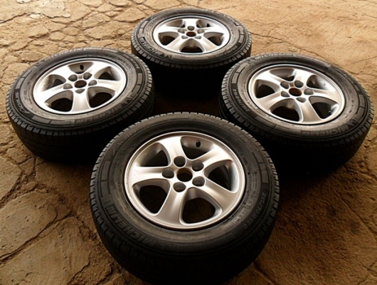 แม็กขอบ15- 5รู114 พร้อมยาง มิชลิน215-70-R15(4ล้อ 4,900บ.)