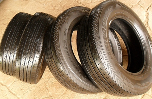 ยางรถกระบะขอบ15 บริดสโตน205-70-R15ลงพื้นปี14 (4เส้น 4,200บ) ยางรถกระบะขอบ15 บริดสโตน205-70-R15ลงพื้นปี14 (4เส้น 4,200บ)