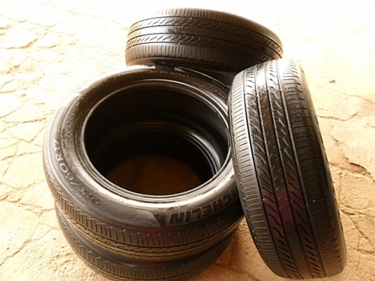 ยางขอบ17 มิชลิน215-60-R17ลงพื้นปลายปี12 (4เส้น2,900บ)