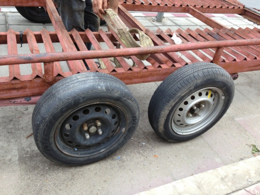 ขายเทเลอร์บรรทุกรถยนต์ทำจากเหล็กหนาอย่างดีสนใจสอบถามใด้