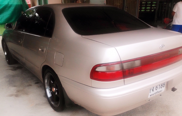 TOYOTA CORONA 1.6 AT ปี 94 รถสวยพร้อมใช้งานได้เลยครับ ชุดแต่งล้อแม็กขอบ 17 สวยๆ ภายในเก๋งคอนโซลสวยครบ CD MP3 แอร์ พ.เพาเวอร์ ก.ไฟฟ้าขึ้นลงได้ทุกบานครับ เครื่องแน่นแรงดีสุดๆครับ ติดตั้งแก๊ส LPG ลงเล่มครบพร้อม ช่วงล่างแน่น ยางสภาพดีประมาณ 65\% พร้อมใช้งาน ภา
