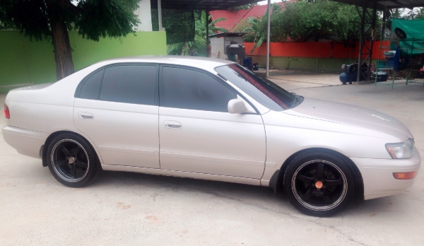 TOYOTA CORONA 1.6 AT ปี 94 รถสวยพร้อมใช้งานได้เลยครับ ชุดแต่งล้อแม็กขอบ 17 สวยๆ ภายในเก๋งคอนโซลสวยครบ CD MP3 แอร์ พ.เพาเวอร์ ก.ไฟฟ้าขึ้นลงได้ทุกบานครับ เครื่องแน่นแรงดีสุดๆครับ ติดตั้งแก๊ส LPG ลงเล่มครบพร้อม ช่วงล่างแน่น ยางสภาพดีประมาณ 65\% พร้อมใช้งาน ภา
