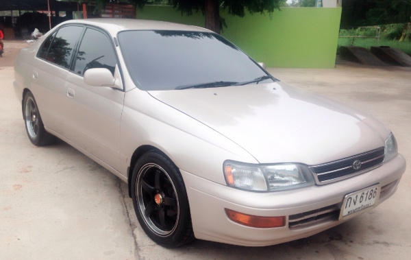 TOYOTA CORONA 1.6 AT ปี 94 รถสวยพร้อมใช้งานได้เลยครับ ชุดแต่งล้อแม็กขอบ 17 สวยๆ ภายในเก๋งคอนโซลสวยครบ CD MP3 แอร์ พ.เพาเวอร์ ก.ไฟฟ้าขึ้นลงได้ทุกบานครับ เครื่องแน่นแรงดีสุดๆครับ ติดตั้งแก๊ส LPG ลงเล่มครบพร้อม ช่วงล่างแน่น ยางสภาพดีประมาณ 65\% พร้อมใช้งาน ภา