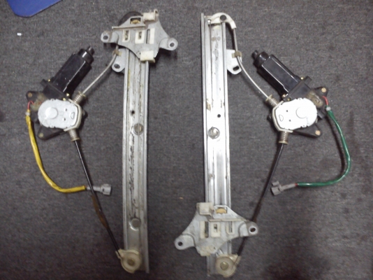 มอเตอร์พร้อมรางยกกระจกไฟฟ้าคู่หลังTOYOTA corona ST190-ST191 มอเตอร์พร้อมรางยกกระจกไฟฟ้าคู่หลังTOYOTA corona ST190-ST191