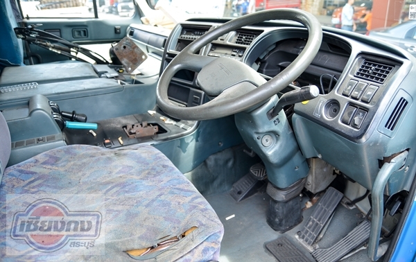 NISSAN รุ่น ปลาวาฬ - ตาเพชร NISSAN รุ่น ปลาวาฬ - ตาเพชร