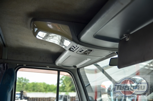 NISSAN รุ่น ปลาวาฬ - ตาเพชร NISSAN รุ่น ปลาวาฬ - ตาเพชร