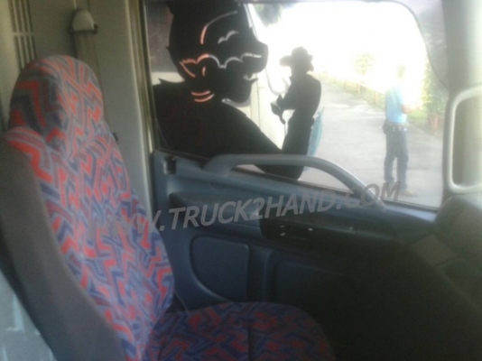 รถบรรทุก 6 ล้อ HINO สมอทอง