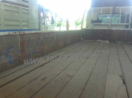 รถบรรทุก 6 ล้อ HINO สมอทอง