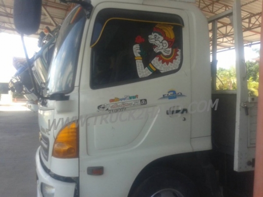 รถบรรทุก 6 ล้อ HINO สมอทอง