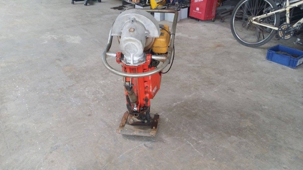 เครื่องตบดิน ROBIN รุ่น EC10  เก่าญี่ปุ่น สภาพดีพร้อมใช้งาน