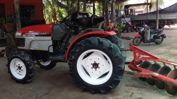 ขายรถไถยันม้า35แรงพร้อมไช้งานรถอยู่ วังบัว คลองขลุง กำแพงเพชร  ราคา168000บาท  มีผาน5อันพร้อมทะเบียน สนใจสอบุถามได้ที่081 3655997 อ๋าพร  พาเจริญ  ราคาต่อรองได้อีกนะครับ