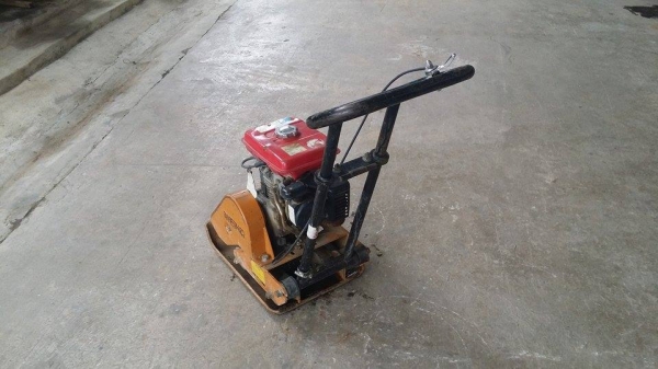 เครื่องตบดิน ROBIN รุ่น EY15  เก่าญี่ปุ่น สภาพดีพร้อมใช้งาน